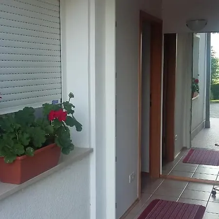 Apartma Ursic דירה *