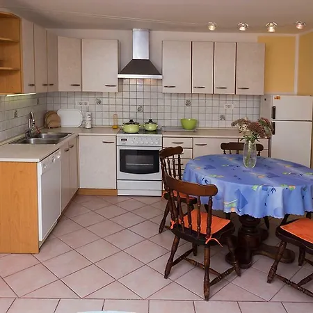Apartma Ursic טולמין